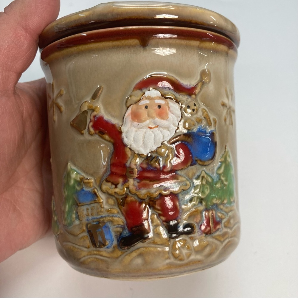 Santa Clause Christmas Ceramic Crock With Lid Mug Size Beige Presents Trees Snow